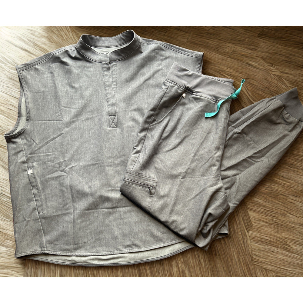 FIGS Technical Collection Rafaela Top M & Zamora Jogger L Tall Graphite Set
